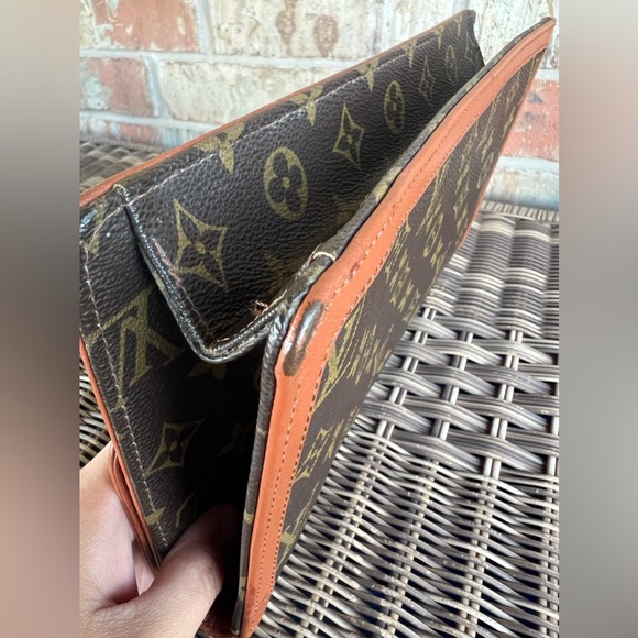 Authentic Louis Vuitton Monogram Dame Clutch GM - Picture 14 of 17